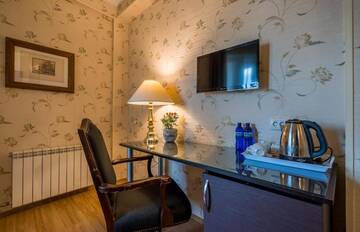 Фото номера Стандартный двухместный номер с 2 отдельными кроватями Отель Iliani Hotel г. Тбилиси 10