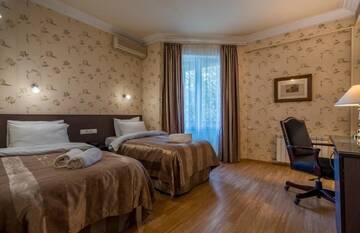 Фото номера Стандартный двухместный номер с 2 отдельными кроватями Отель Iliani Hotel г. Тбилиси 15