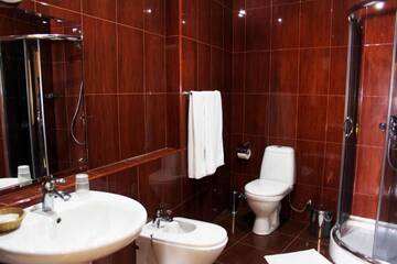 Фото номера Стандартный двухместный номер с 2 отдельными кроватями Отель Hotel Central Rustaveli г. Тбилиси 2