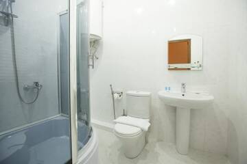 Фото номера Двухместный номер с 2 отдельными кроватями Отель Astoria Hotel г. Тбилиси 11