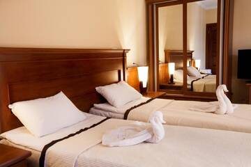 Фото номера Двухместный номер с 2 отдельными кроватями Отель Astoria Hotel г. Тбилиси 7
