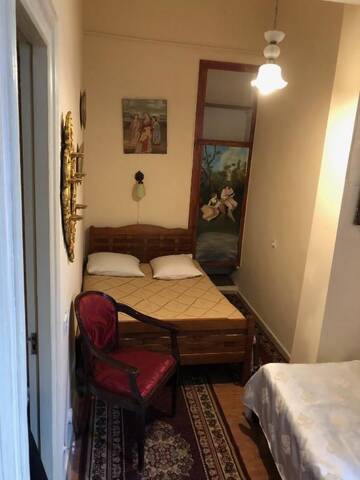 Фото номера Стандартный трехместный номер Отель Gutsa Artists Mini-Hotel г. Тбилиси 27