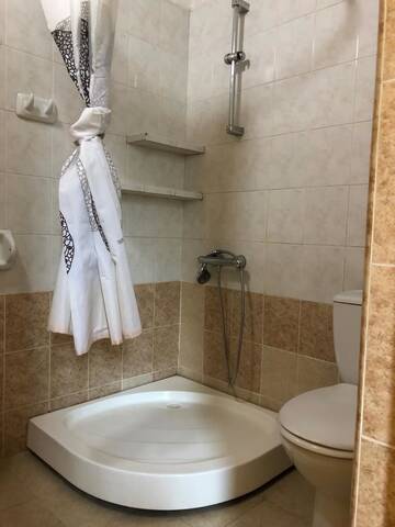 Фото номера Стандартный трехместный номер Отель Gutsa Artists Mini-Hotel г. Тбилиси 3