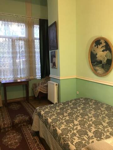 Фото номера Стандартный трехместный номер Отель Gutsa Artists Mini-Hotel г. Тбилиси 11