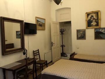 Фото номера Полулюкс Отель Gutsa Artists Mini-Hotel г. Тбилиси 3
