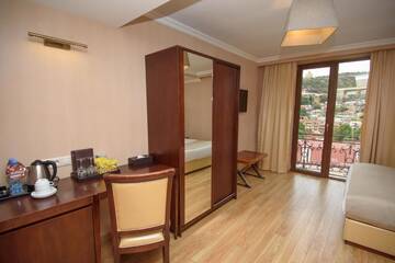 Фото номера Стандартный двухместный номер с 1 кроватью Отель KMM Hotel г. Тбилиси 5