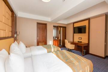 Фото номера Стандартный двухместный номер с 2 отдельными кроватями Отель KMM Hotel г. Тбилиси 3