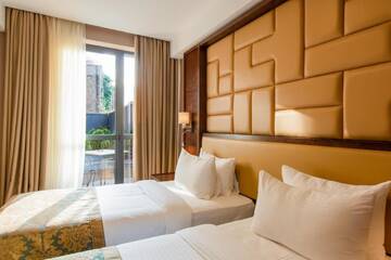 Фото номера Стандартный двухместный номер с 2 отдельными кроватями Отель KMM Hotel г. Тбилиси 4