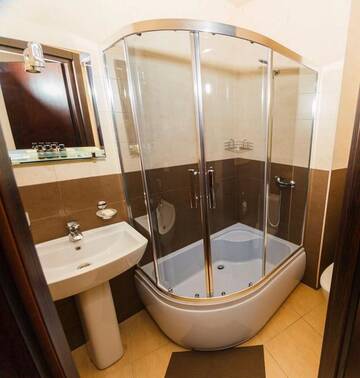 Фото номера Стандартный двухместный номер с 1 кроватью Отель Hotel Orion Old Town г. Тбилиси 10