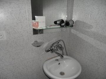 Фото номера Улучшенный трехместный номер Отель Hotel Nina г. Тбилиси 15