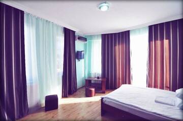 Фото номера Улучшенный трехместный номер Отель Hotel Nina г. Тбилиси 3