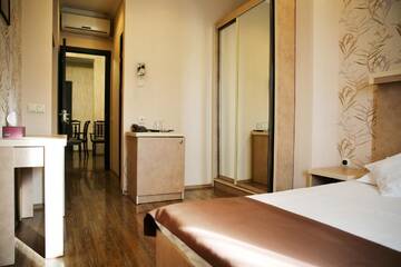 Фото номера Стандартный двухместный номер с 1 кроватью Отель Rondo Hotel г. Тбилиси 4