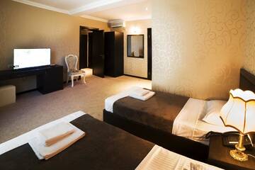 Фото номера Стандартный трехместный номер Отель Kalasi Hotel г. Тбилиси 4