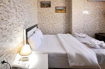 Фото номера Стандартный двухместный номер с 1 кроватью Отель Hotel Kavela г. Тбилиси 5
