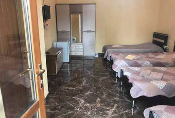 Фото номера Классический четырехместный номер Отель Hotel Relax г. Тбилиси 5