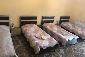 Фото номера Классический четырехместный номер Отель Hotel Relax г. Тбилиси 2