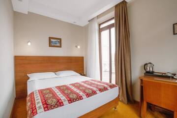 Фото номера Двухместный номер эконом-класса с балконом Отель Urban Boutique Hotel г. Тбилиси 3