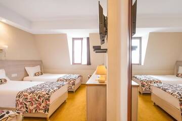 Фото номера Трехместный номер эконом-класса Отель Urban Boutique Hotel г. Тбилиси 4
