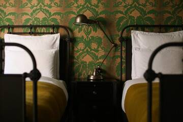 Фото номера Двухместный номер с 2 отдельными кроватями и видом на сад Отель Rooms Hotel Tbilisi г. Тбилиси 3