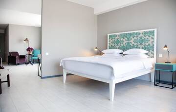Фото номера Люкс с террасой Отель The Terrace Boutique Hotel г. Тбилиси 3
