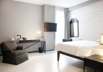 Фото номера Стандартный двухместный номер с 1 кроватью Отель The Terrace Boutique Hotel г. Тбилиси 4