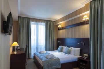 Фото номера Стандартный двухместный номер с 1 кроватью Отель Hotel Astoria Tbilisi г. Тбилиси 3