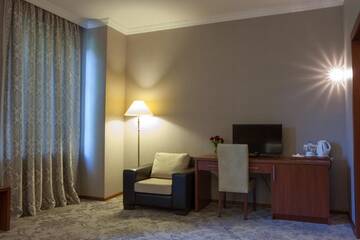Фото номера Стандартный двухместный номер с 1 кроватью Отель Hotel Astoria Tbilisi г. Тбилиси 6
