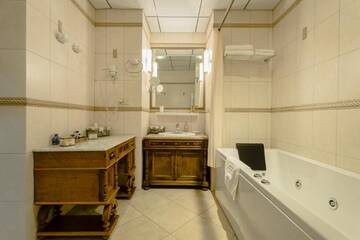 Фото номера Люкс Отель Vinotel Boutique Hotel г. Тбилиси 34