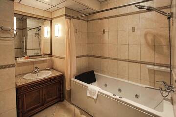 Фото номера Люкс Отель Vinotel Boutique Hotel г. Тбилиси 19