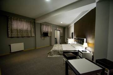 Фото номера Бюджетный двухместный номер с 1 кроватью Отель Hotel Batoni Near Airport г. Тбилиси 5