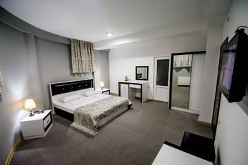 Фото номера Бюджетный двухместный номер с 1 кроватью Отель Hotel Batoni Near Airport г. Тбилиси 6