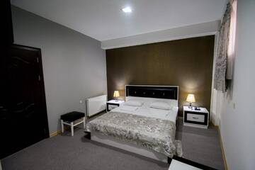Фото номера Бюджетный двухместный номер с 1 кроватью Отель Hotel Batoni Near Airport г. Тбилиси 7