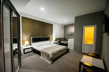 Фото номера Стандартный двухместный номер с 1 кроватью Отель Hotel Batoni Near Airport г. Тбилиси 5