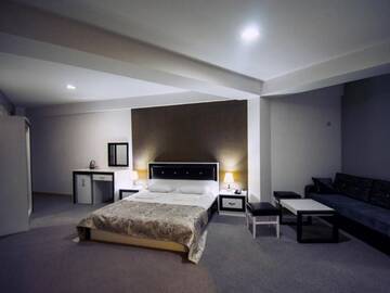 Фото номера Трехместный номер «Комфорт» Отель Hotel Batoni Near Airport г. Тбилиси 9