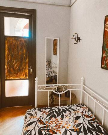 Фото номера Одноместный номер с общей ванной комнатой Гостевой дом Corner Guest House г. Тбилиси 3