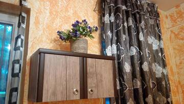 Фото номера Небольшой двухместный номер с 2 отдельными кроватями Отель Hotel Isani г. Тбилиси 3