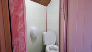 Фото номера Стандартный номер с кроватью размера &quot;king-size&quot; Отель Hotel Isani г. Тбилиси 6