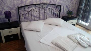 Фото номера Двухместный номер с 1 кроватью Отель Hotel Isani г. Тбилиси 2