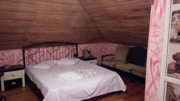 Фото номера Стандартный номер с кроватью размера &quot;king-size&quot; Отель Hotel Isani г. Тбилиси 4