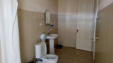 Фото номера Двухместный номер с 1 кроватью Отель Hotel Isani г. Тбилиси 22