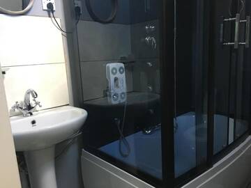 Фото номера Бюджетный двухместный номер с 2 отдельными кроватями Мини-отель Kipiani Guest house г. Тбилиси 6