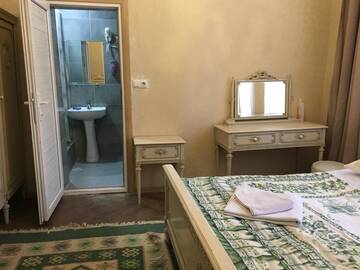 Фото номера Двухместный номер Делюкс с 1 кроватью и душем Мини-отель Kipiani Guest house г. Тбилиси 8