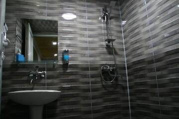 Фото номера Cемейный номер с собственной ванной комнатой Мини-отель Kipiani Guest house г. Тбилиси 6