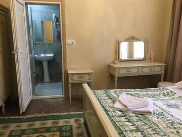 Фото номера Двухместный номер Делюкс с 1 кроватью и душем Мини-отель Kipiani Guest house г. Тбилиси 4