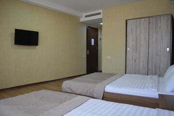 Фото номера Семейный номер с балконом Отель Hotel Gureli г. Тбилиси 4