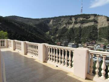 Фото номера Двухместный номер с 2 отдельными кроватями и террасой Виллы Castlerock Villa г. Тбилиси 3