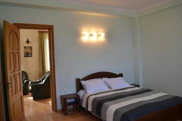 Фото номера Двухместный номер с 1 кроватью и террасой Виллы Castlerock Villa г. Тбилиси 5