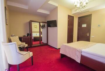 Фото номера Стандартный двухместный номер с 1 кроватью и балконом Отель Marionn Hotel г. Тбилиси 3