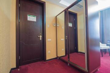 Фото номера Улучшенный двухместный номер с 1 кроватью Отель Marionn Hotel г. Тбилиси 7
