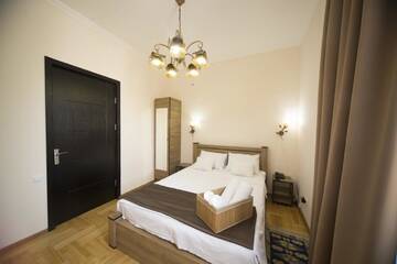 Фото номера Стандартный двухместный номер с 1 кроватью Отель Log Inn Boutique Hotel г. Тбилиси 3